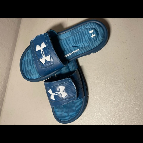 Under Armour | Shoes | Youth Size 3y 